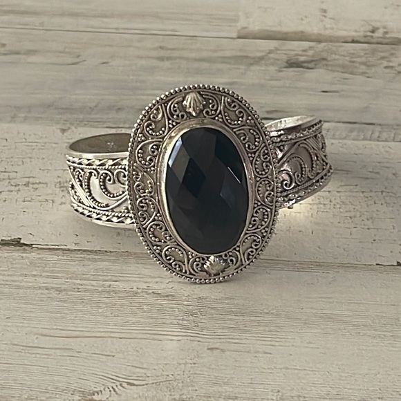 Beautiful Silver Onyx Cuff Bracelet. - Picture 1 of 7